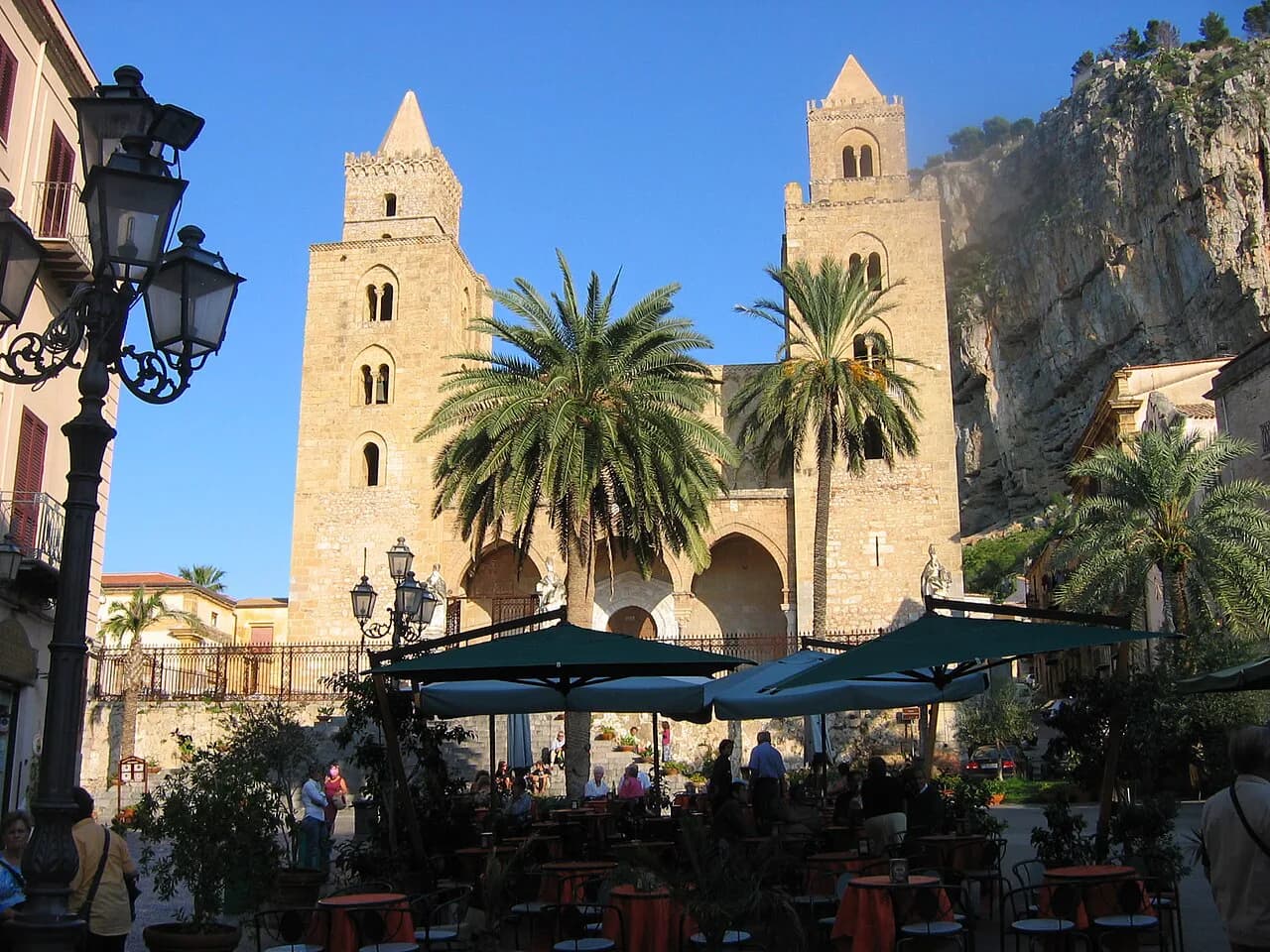 Aperitivo in Cefalù: Where to Go and How It Works