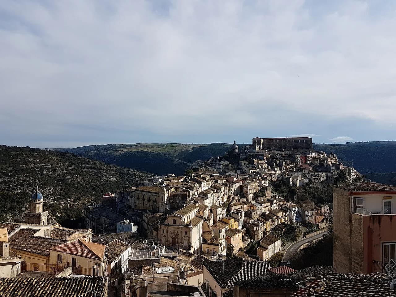 Aperitivo in Ragusa: Best Bars & Ibla Terraces Guide