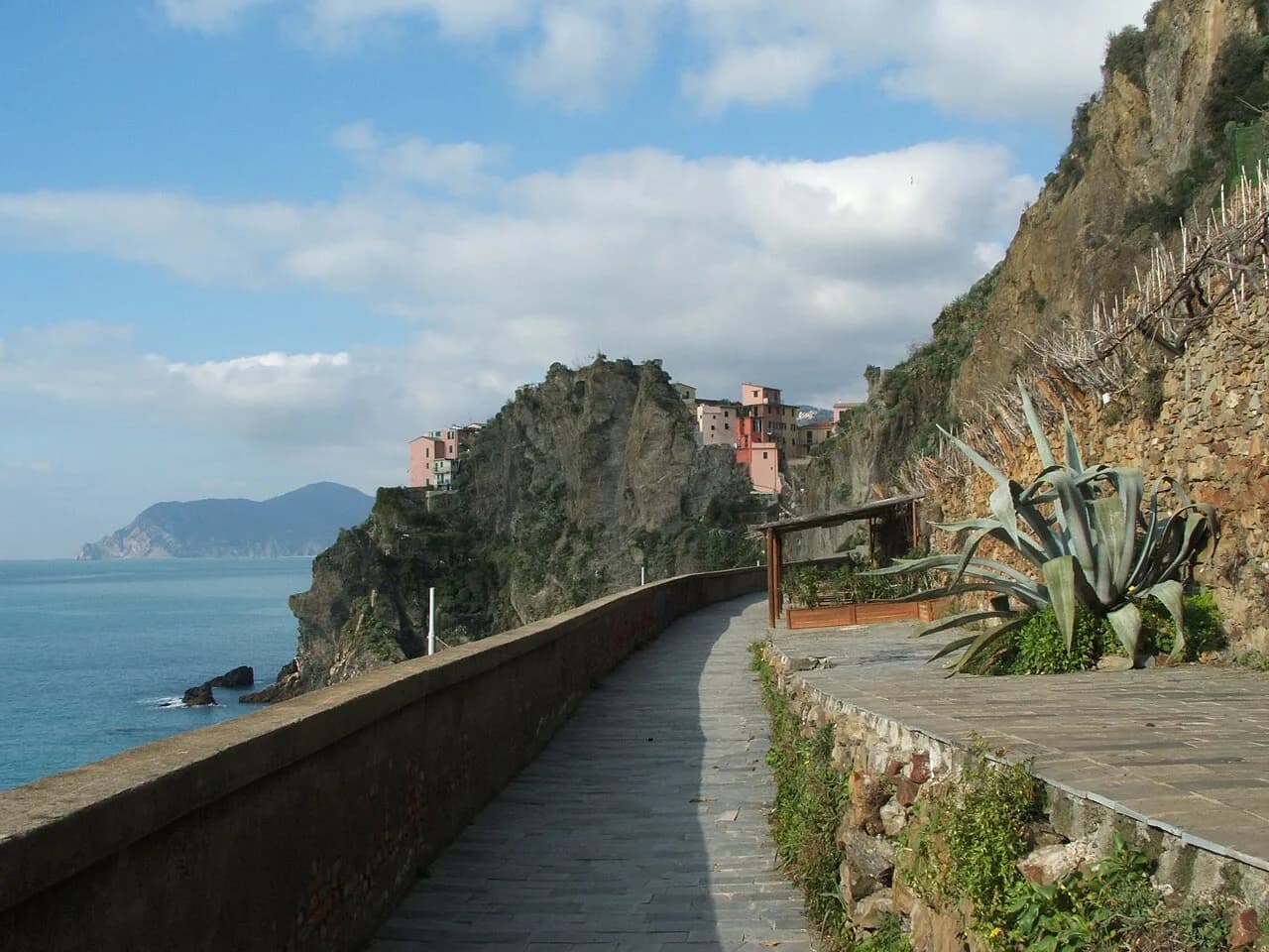 Best Gelato in Manarola: Where to Stop for a Cone