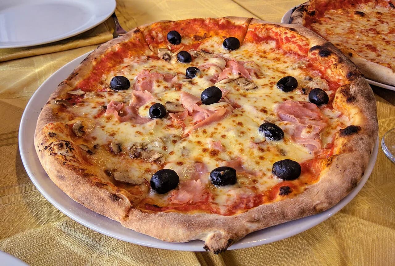 Best Pizza in Bologna: Neapolitan, Roman and By the Slice