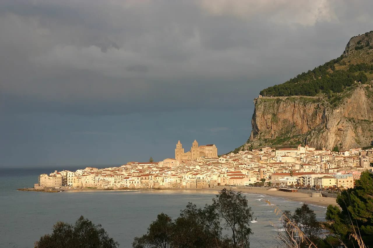 Best Pizza in Cefalù: Where to Eat and What to Order