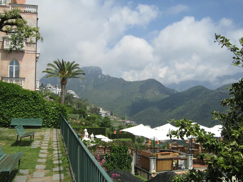 Breakfast in Ravello: Bar Coffee, Pastries and Terraces