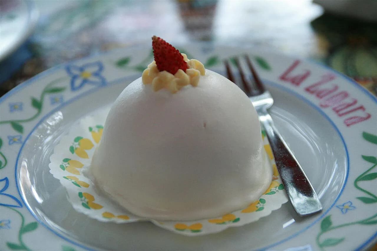 Delizia al Limone: Sorrento Lemon Cake Guide