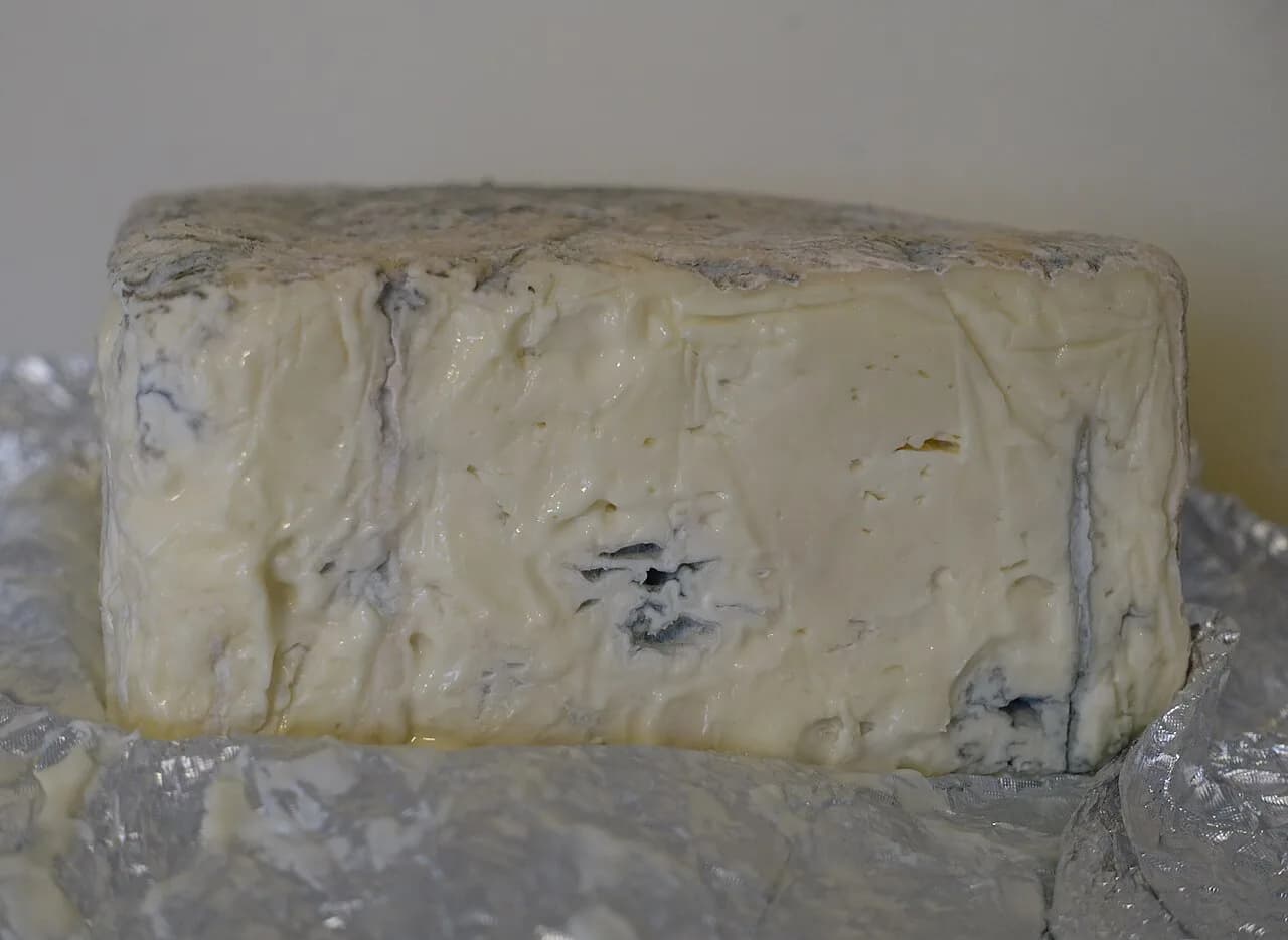 Gorgonzola: What It Is, Dolce vs Piccante and How to Eat It