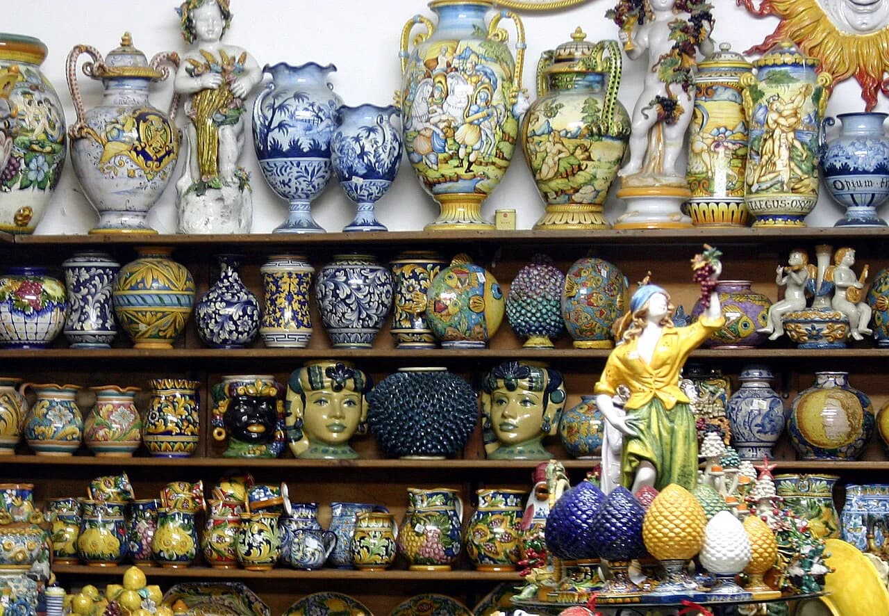Taormina food landmarks: plan your market and osteria stops