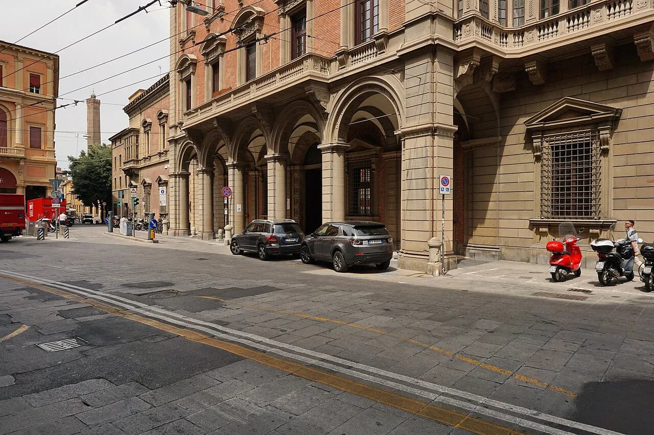 Osteria del Sole Bologna Guide: What to Order & How to Visit