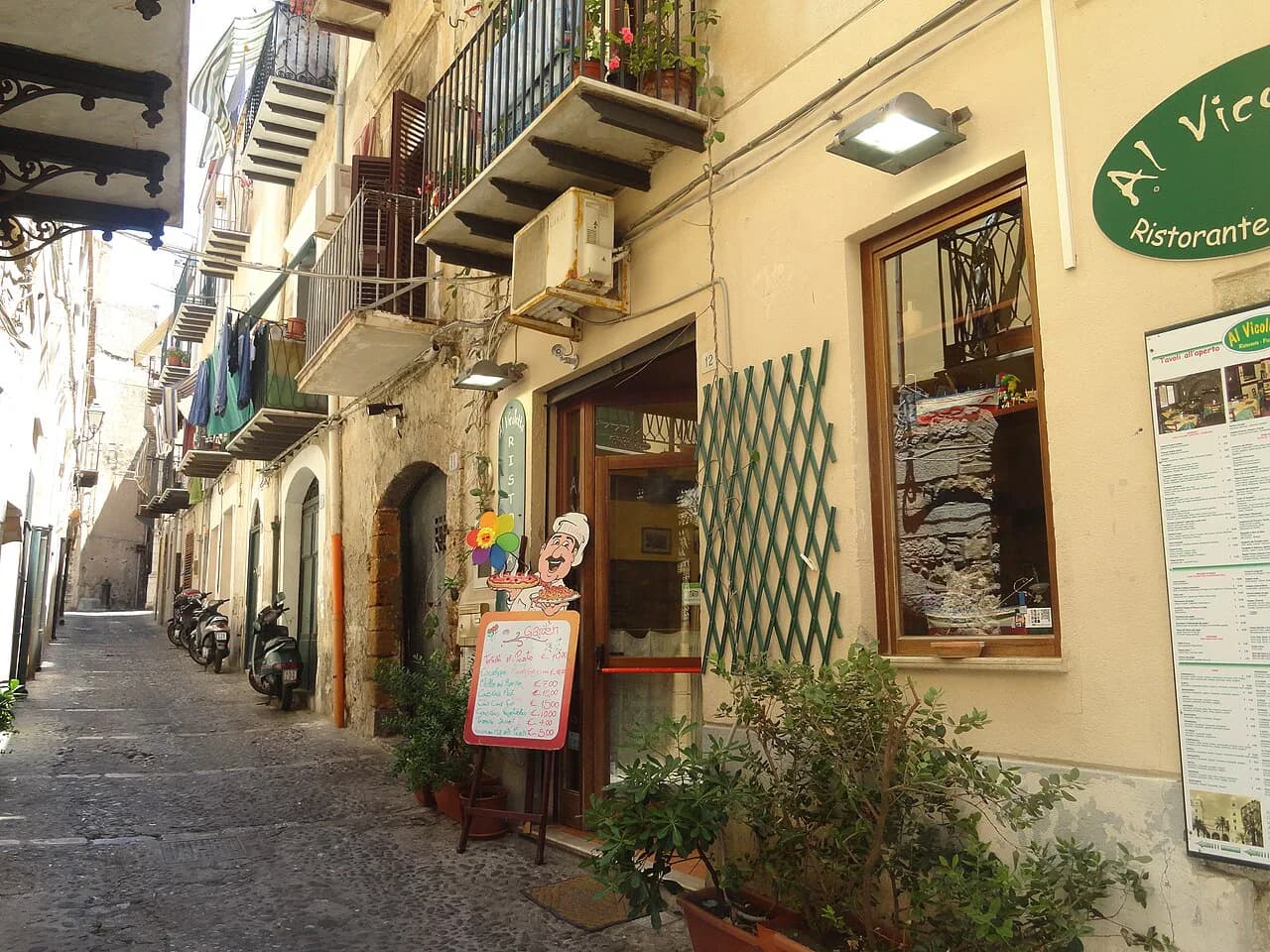 Street Food in Cefalù: Sicilian Snacks, Bakeries and Kiosks