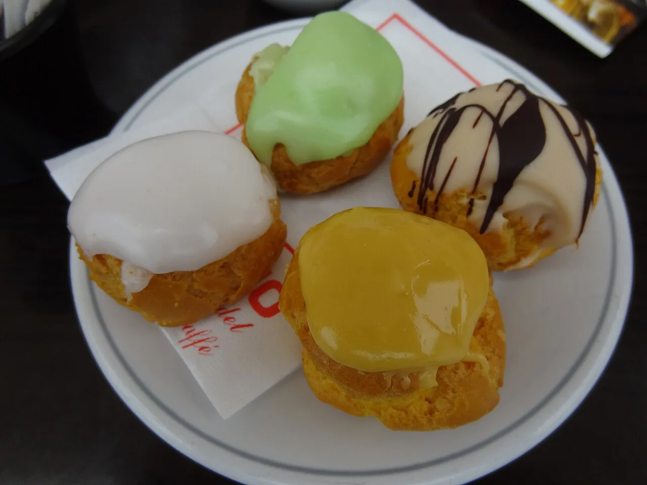 Pastry Shops in Verona: Pandoro & Nadalin Guide