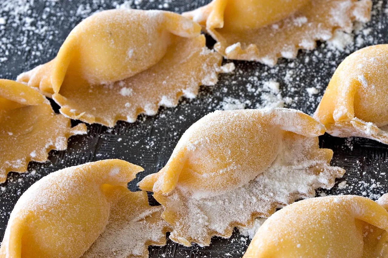 Fresh agnolotti dusted with flour.