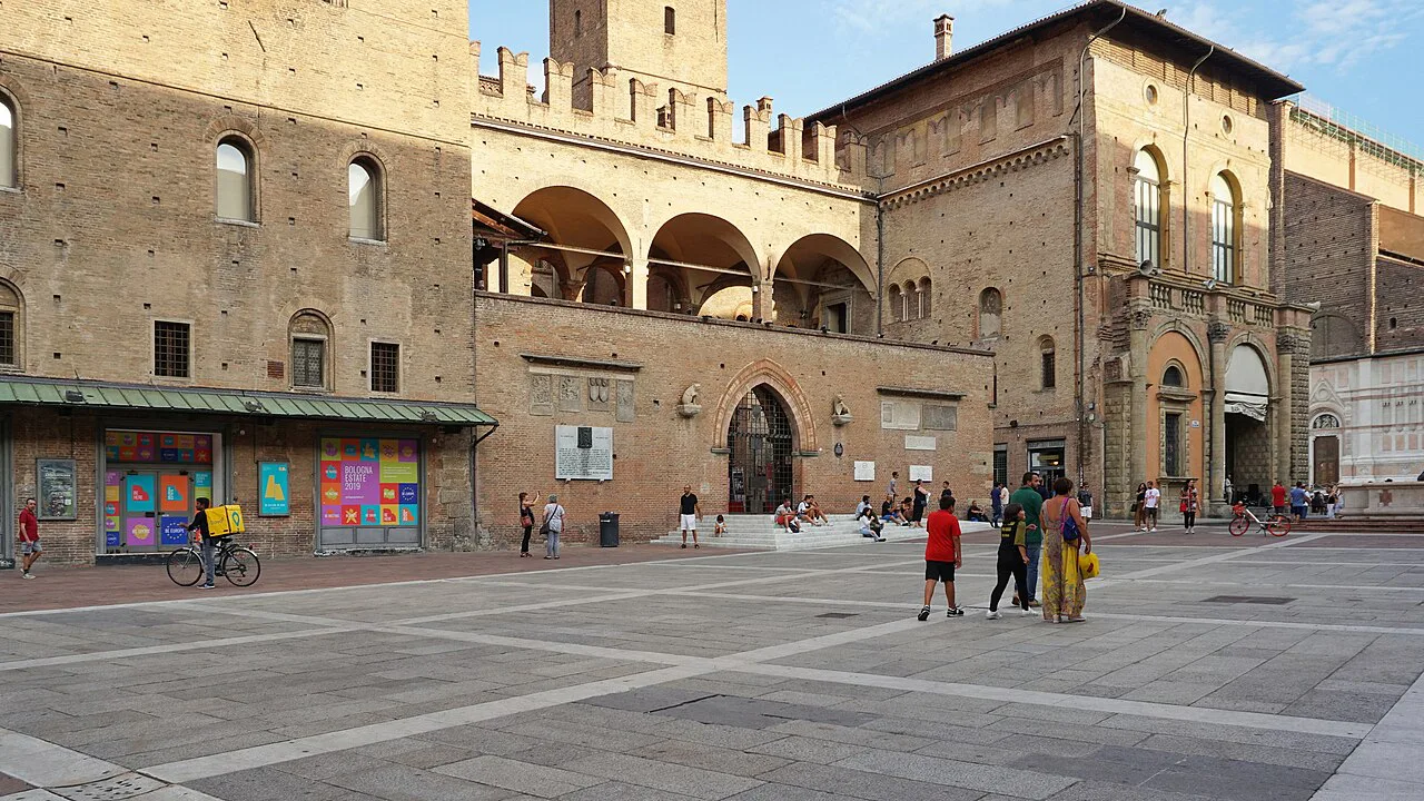 Piazza del Nettuno and Palazzo Re Enzo in Bologna.