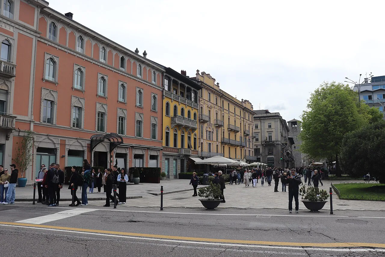 Piazza Cavour in Como.