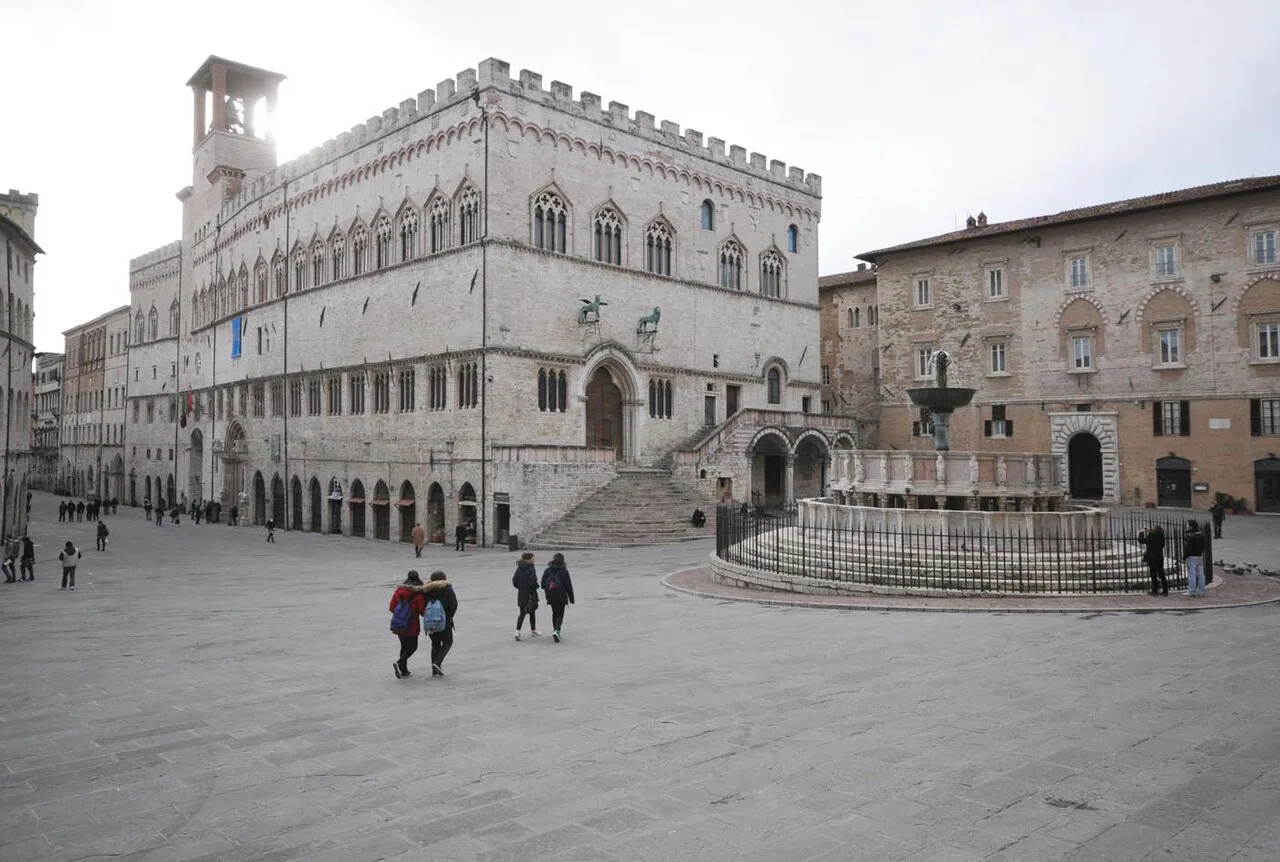 Fountain and Palazzo dei Priori in Perugia.