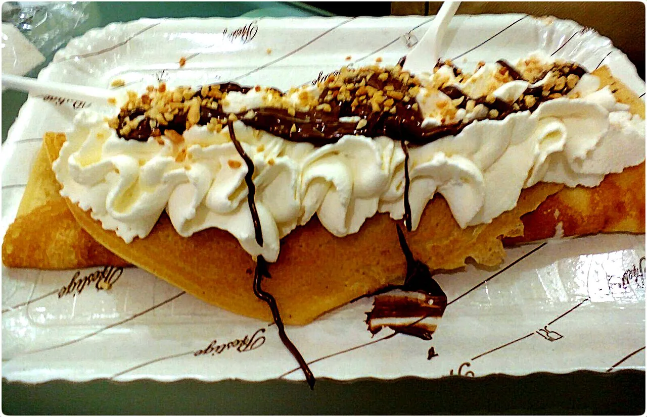 Crêpe with gelato and cream in Syracuse.