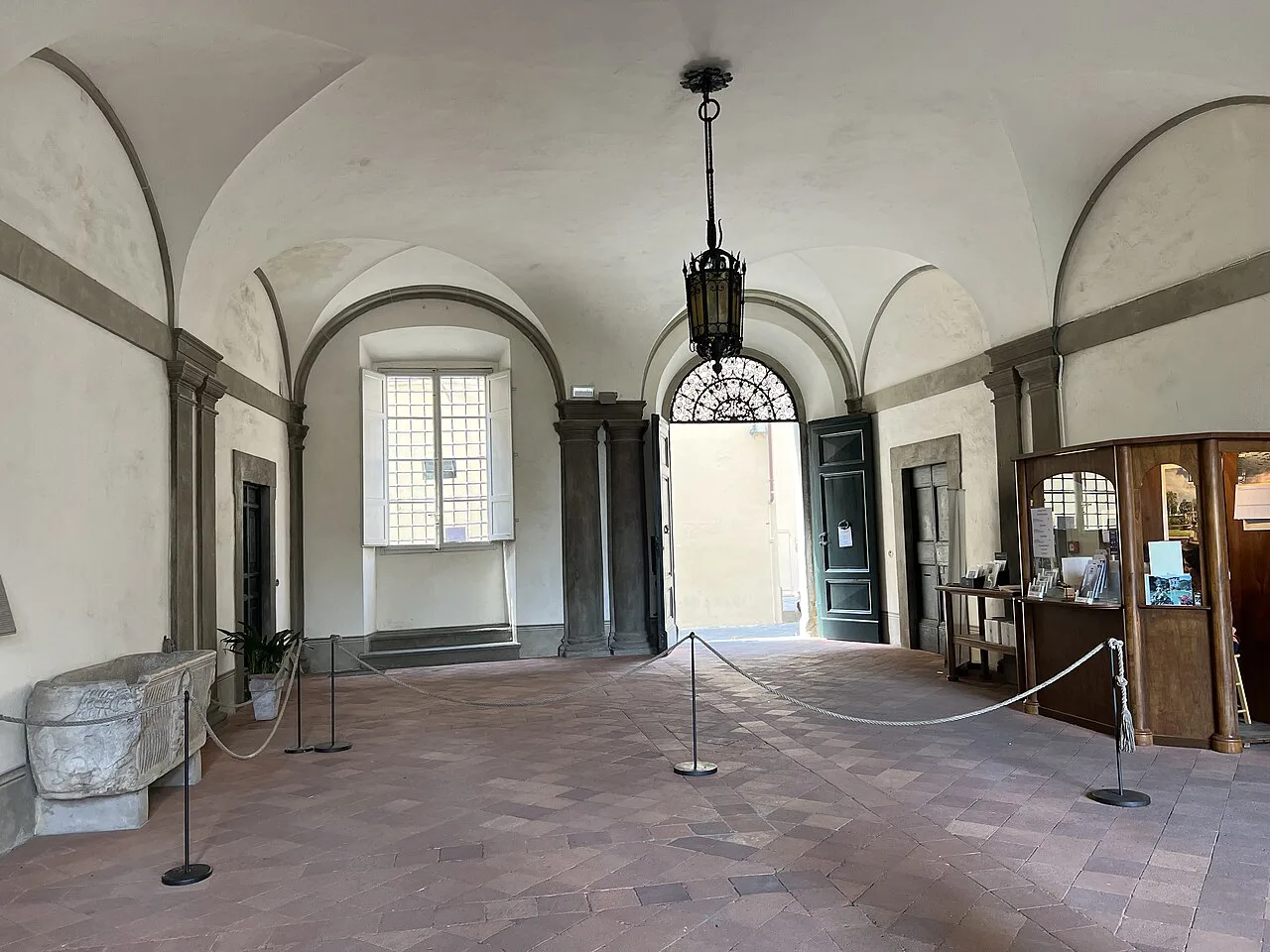 An arcaded entrance hall in Lucca's old town.