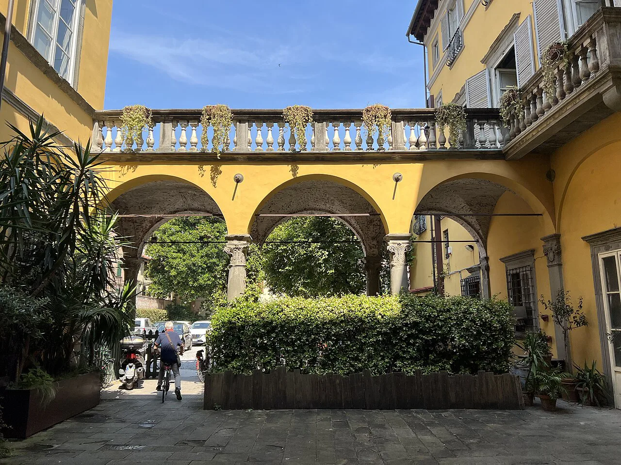 A courtyard in Lucca's old town.