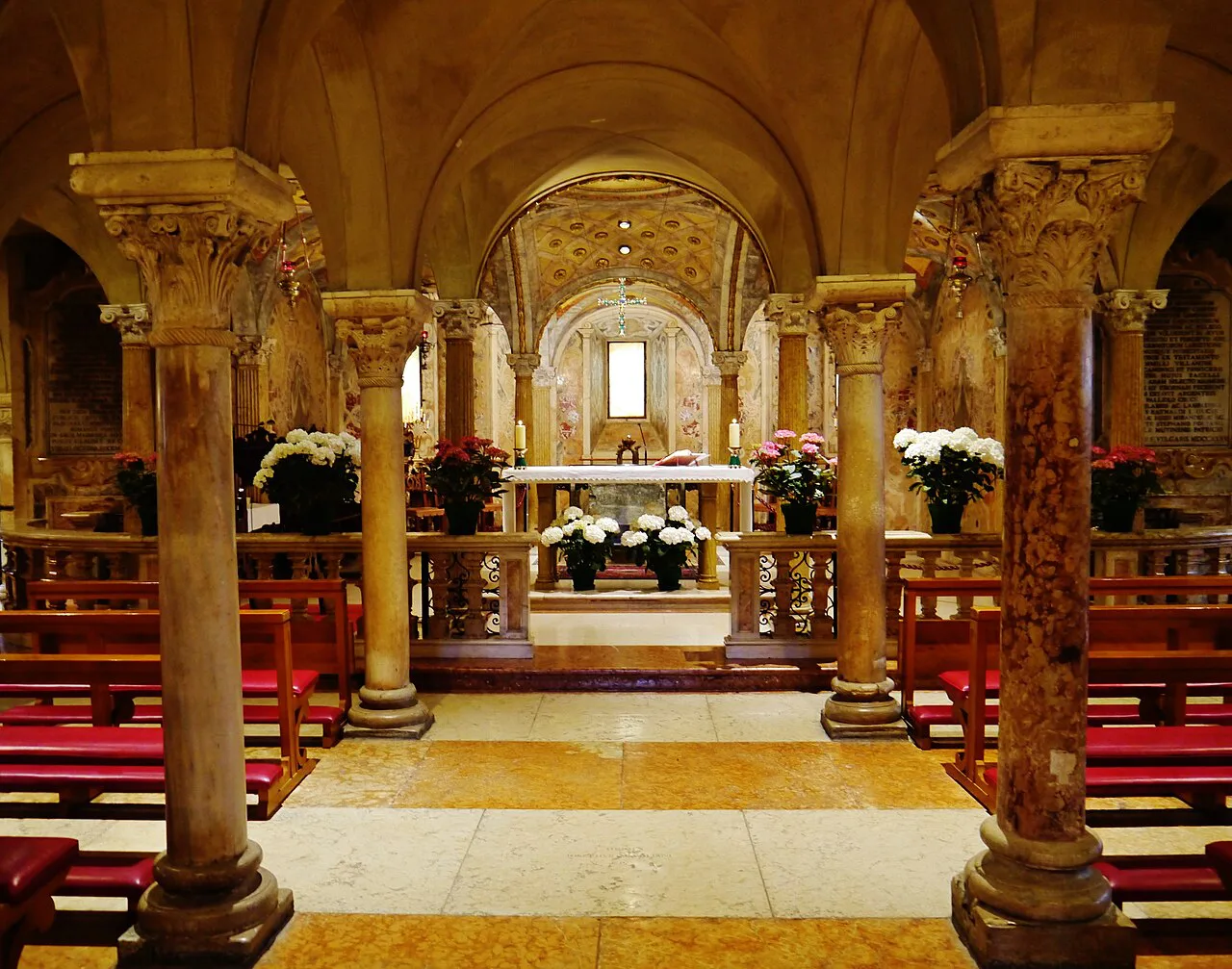 Modena cathedral interior.