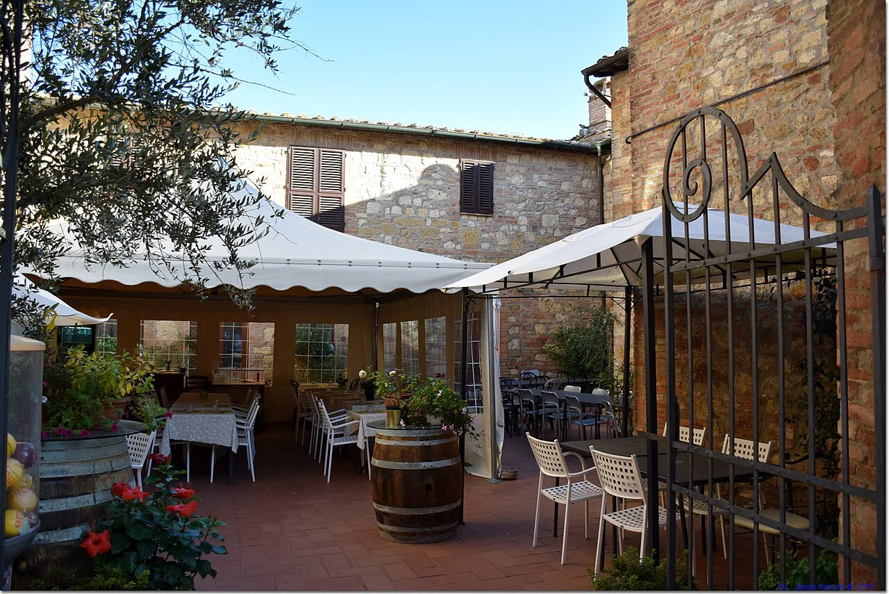 Restaurant courtyard in Montepulciano.