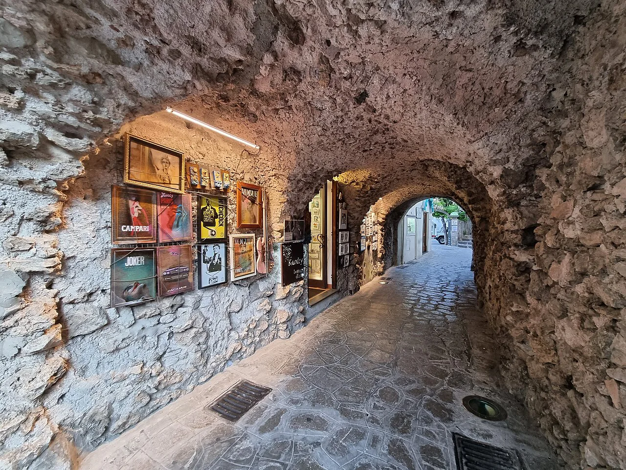 Stone alley in Ravello's old town.