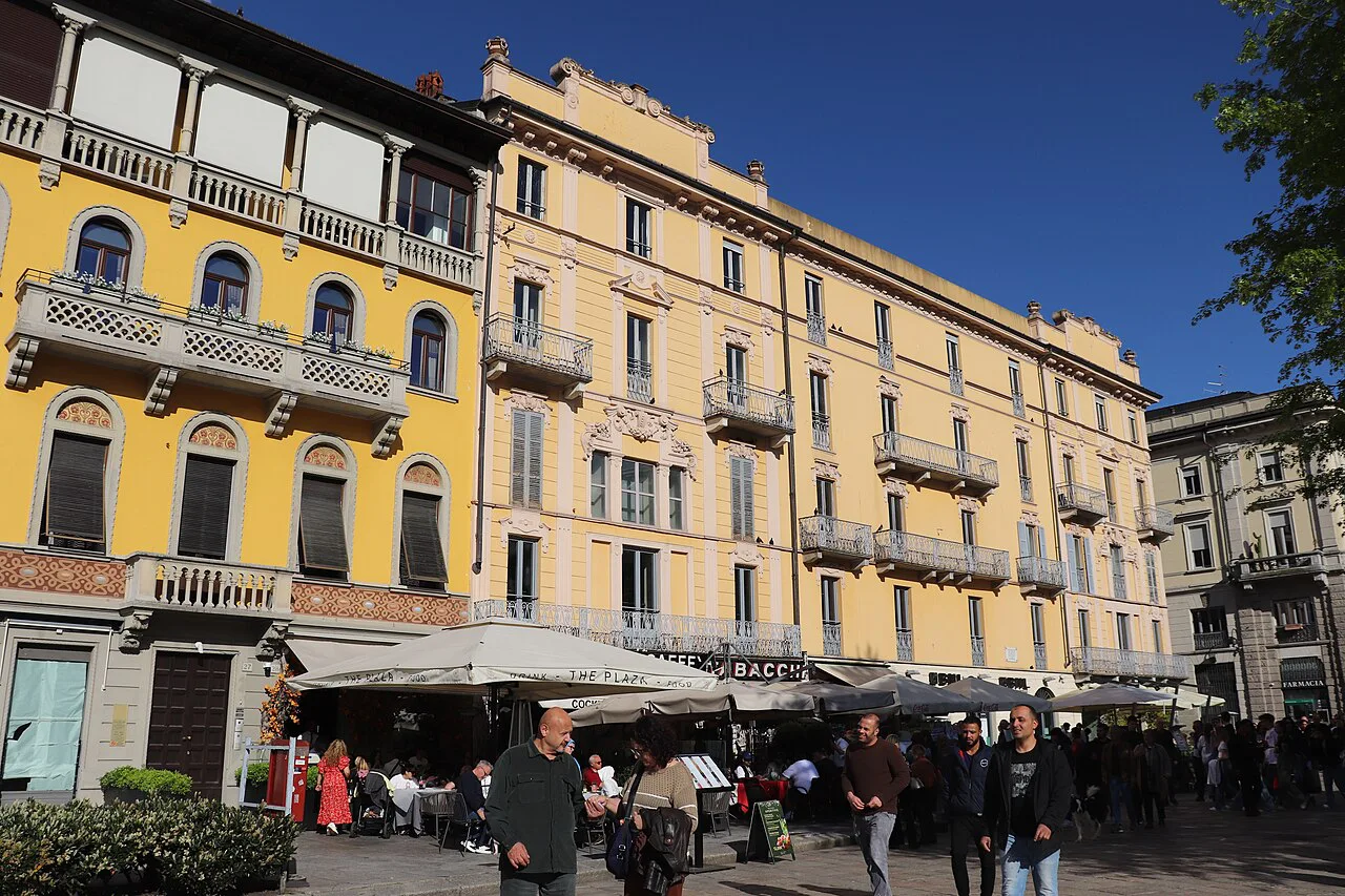 Piazza Cavour in Como.