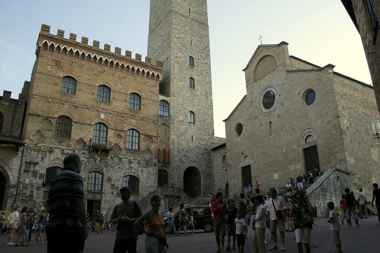 Piazza del Duomo in San Gimignano.