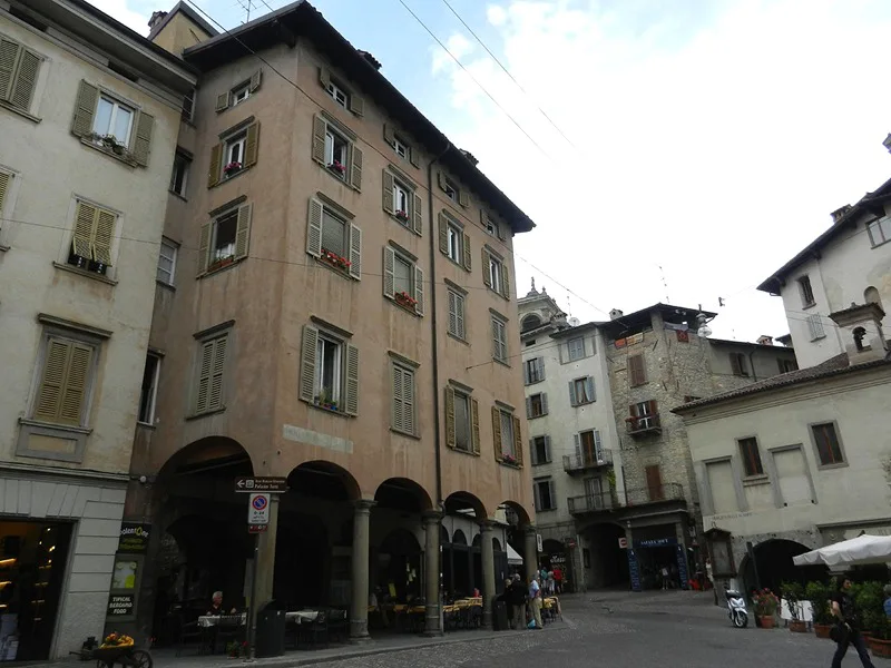 Piazza Mercato delle Scarpe in Bergamo.