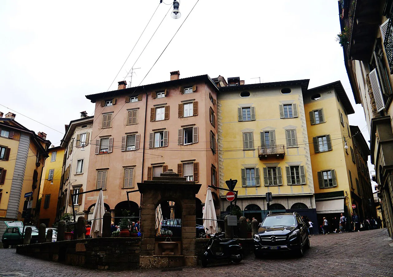 Piazza Mercato delle Scarpe in Bergamo Città Alta.