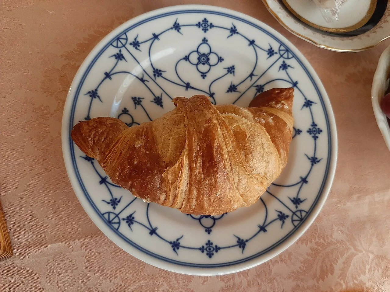 Cornetto on a breakfast plate.