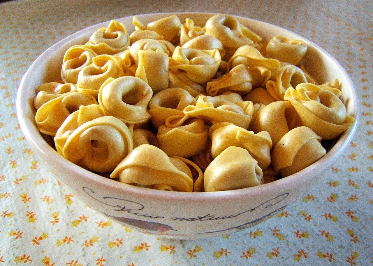 A bowl of tortellini.