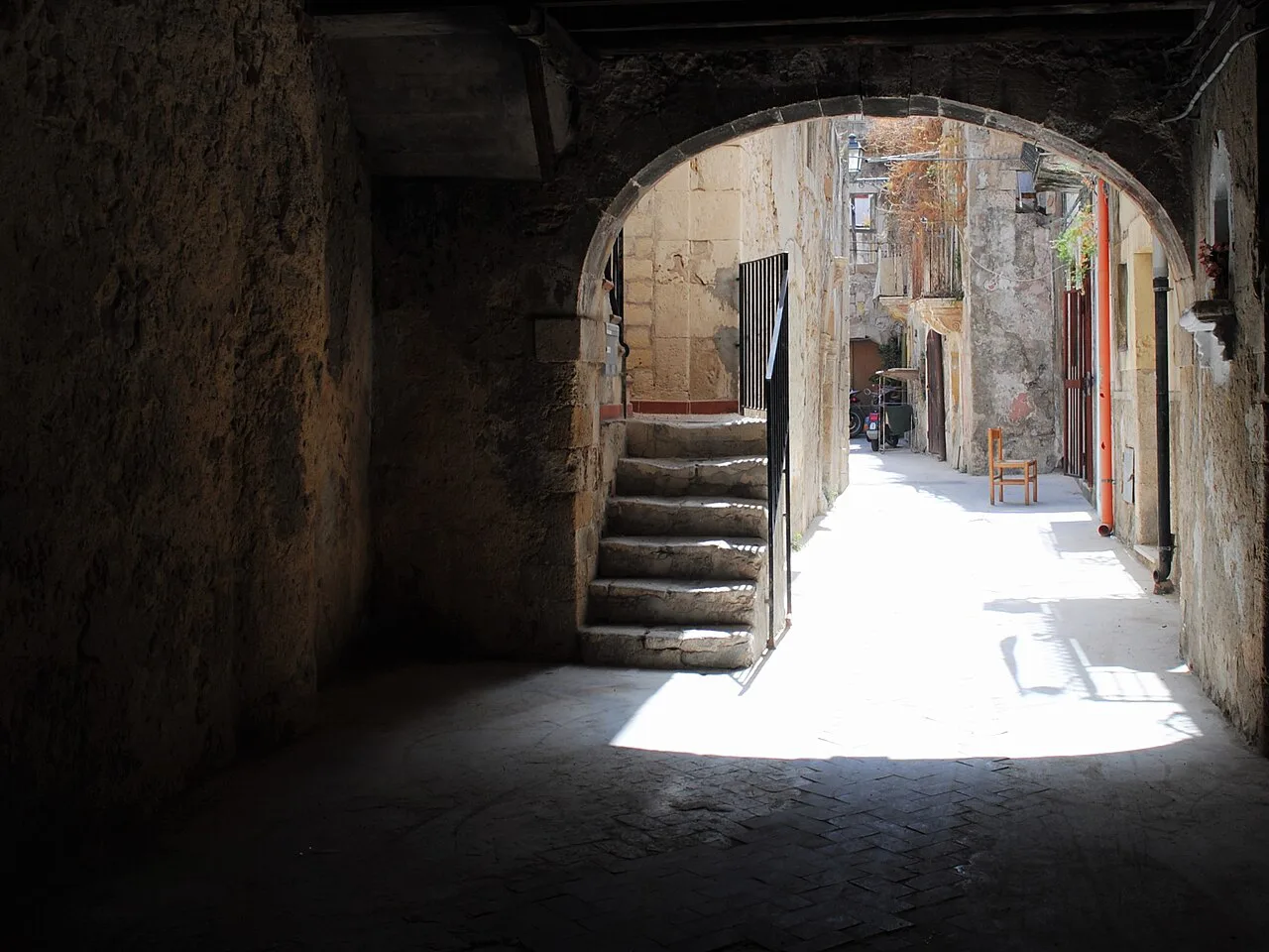 Shaded vicolo in Syracuse.