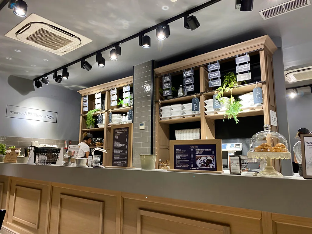 The counter of a Gelateria La Romana branch.