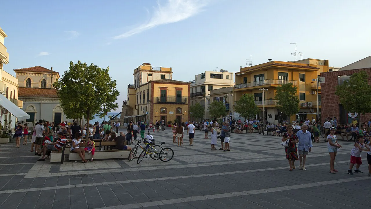 Piazza in Marina di Ragusa.