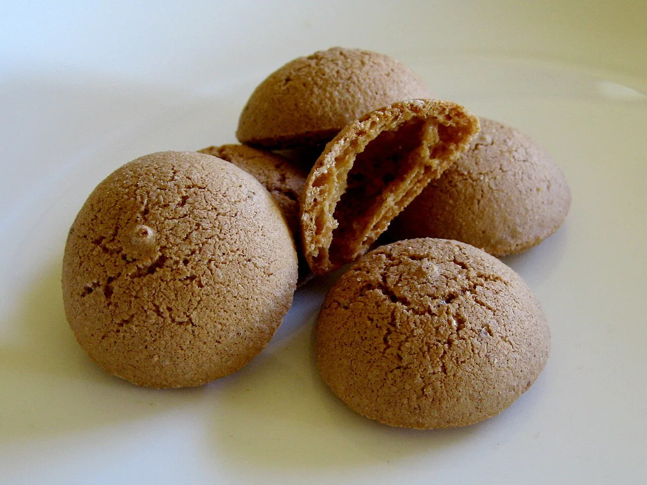 Amaretti biscuits.
