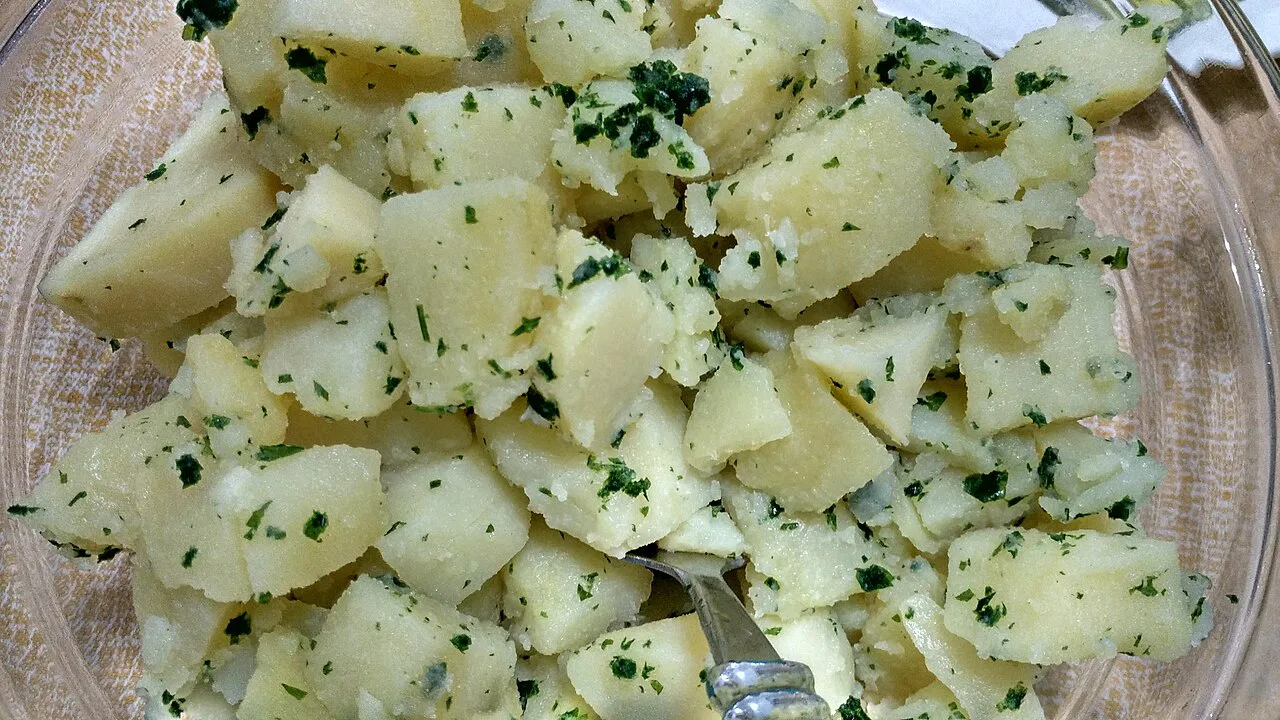 Potato dish with parsley.