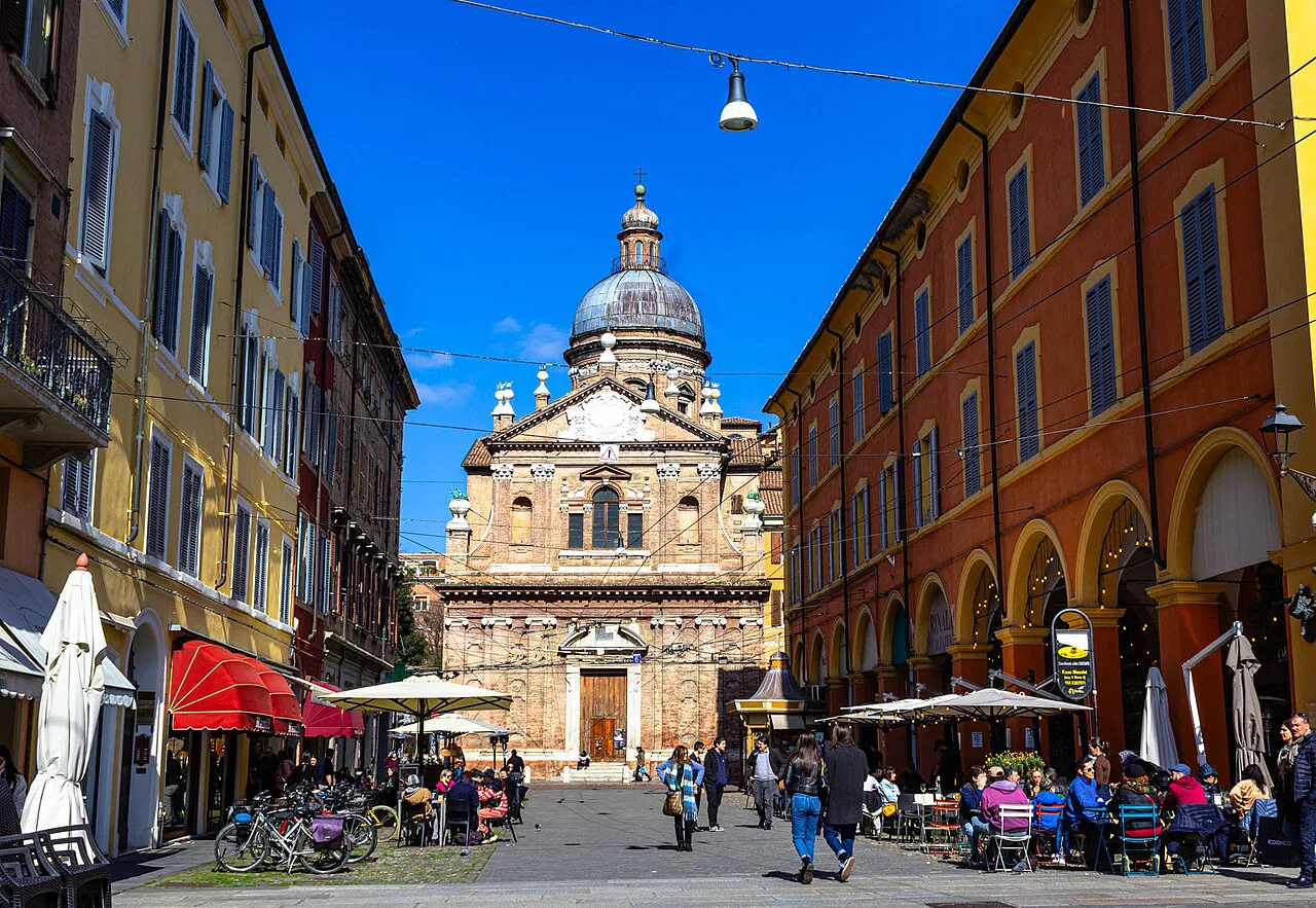 Chiesa del Voto and café tables in Modena.