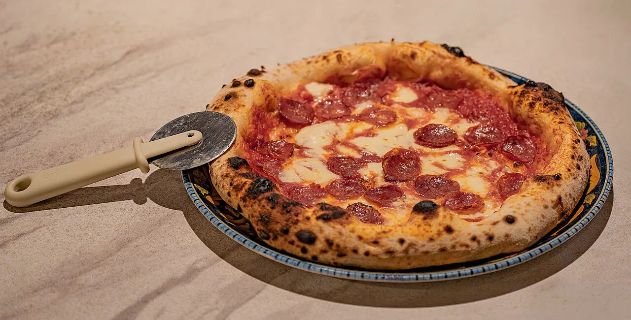 A Neapolitan-style pizza with salami.