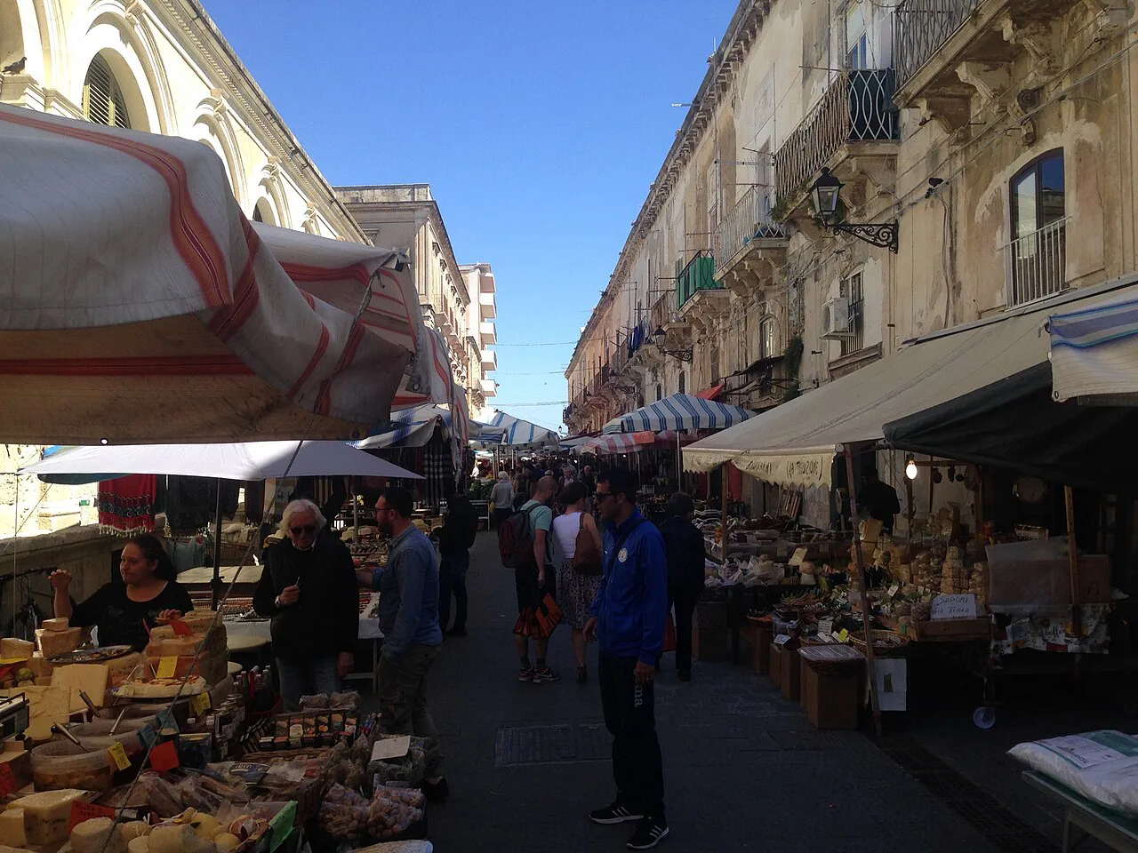 A busy market street in Ortigia.