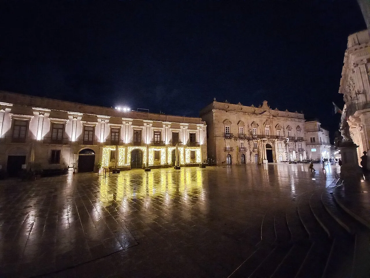 Piazza Duomo in Syracuse at night.