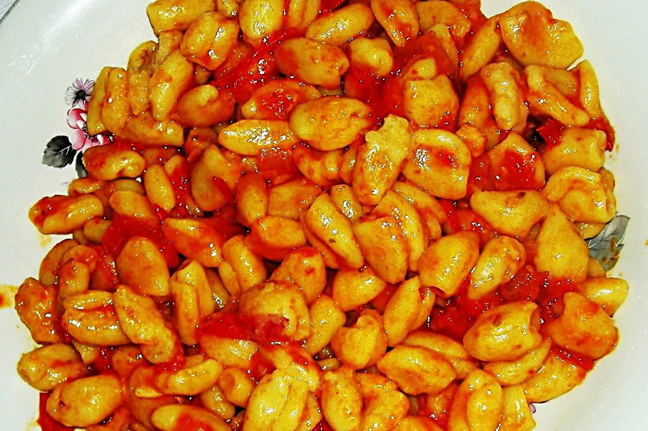 Sardinian macarrones in tomato sauce.