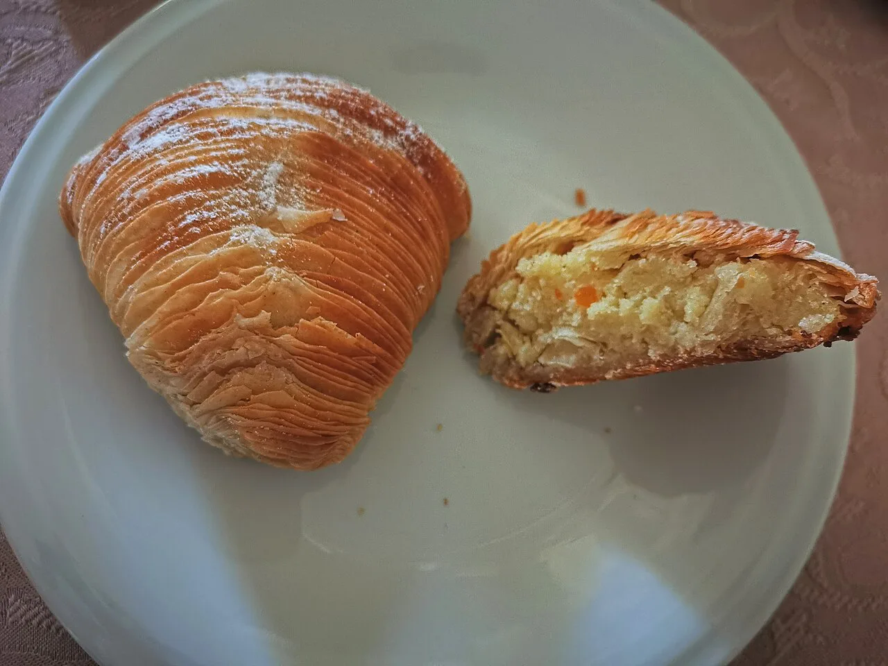 A sfogliatella riccia cut open.